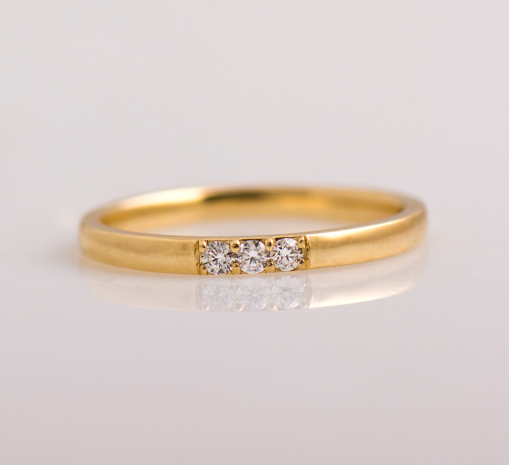 2 mm 3 Diamond Ring