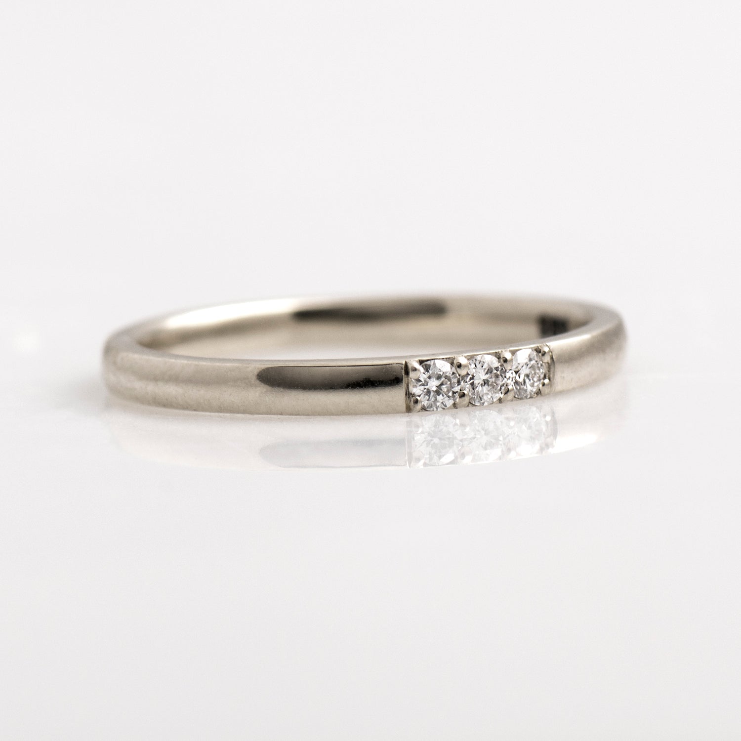 2 mm 3 Diamond Ring