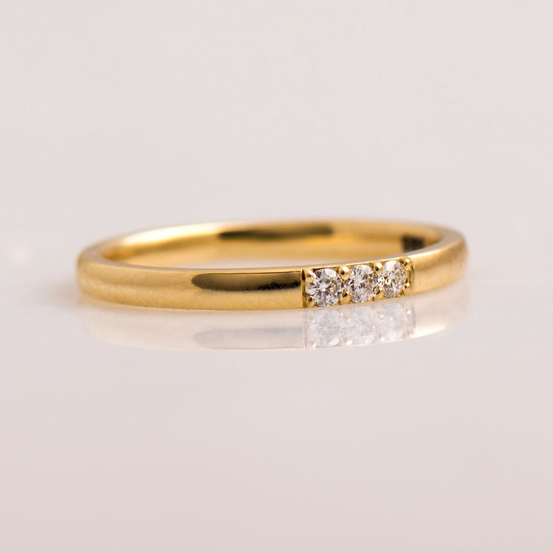 2 mm 3 Diamond Ring