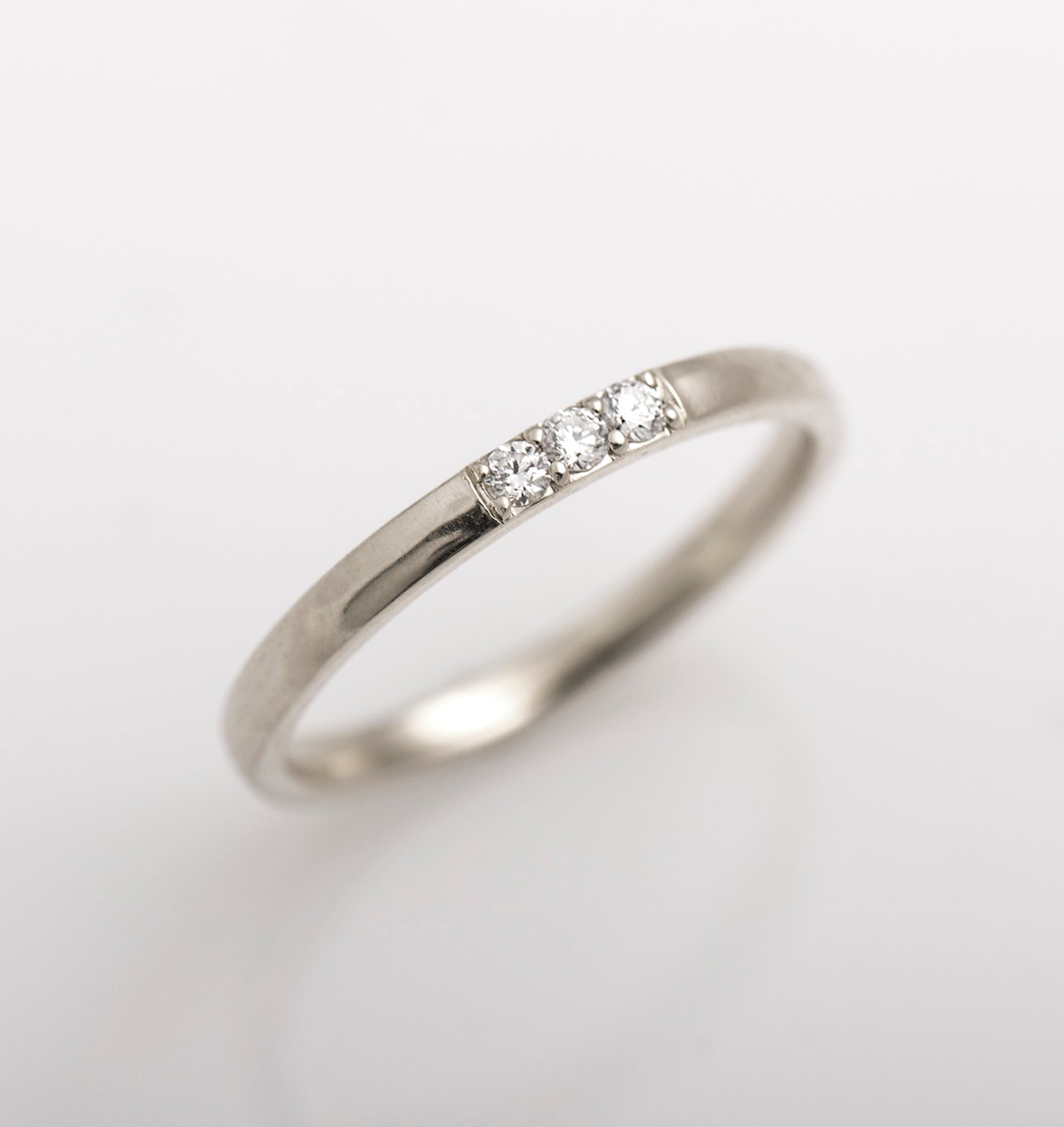 2 mm 3 Diamond Ring