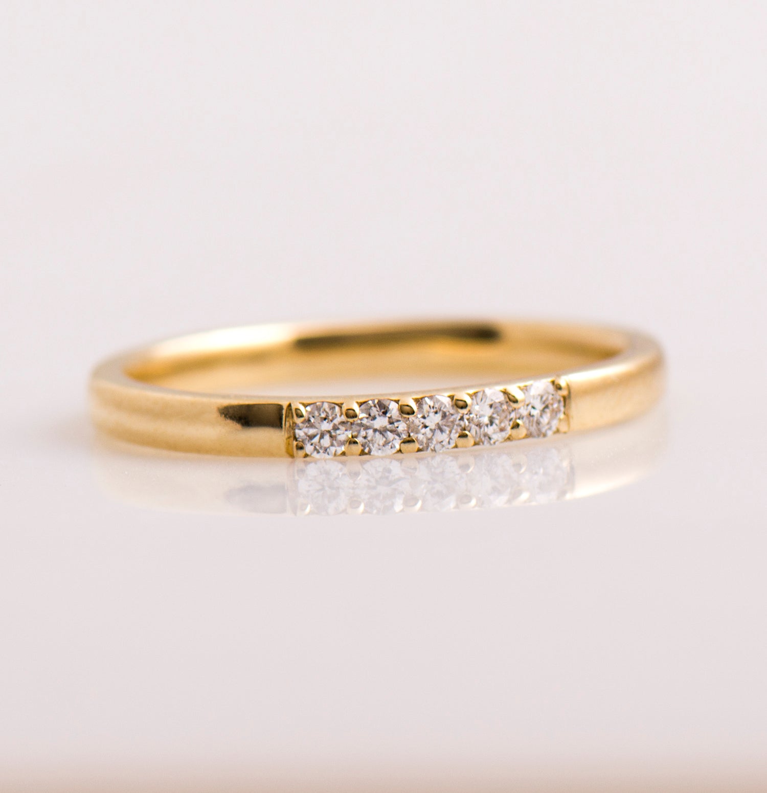 2 mm 5 Diamonds Ring