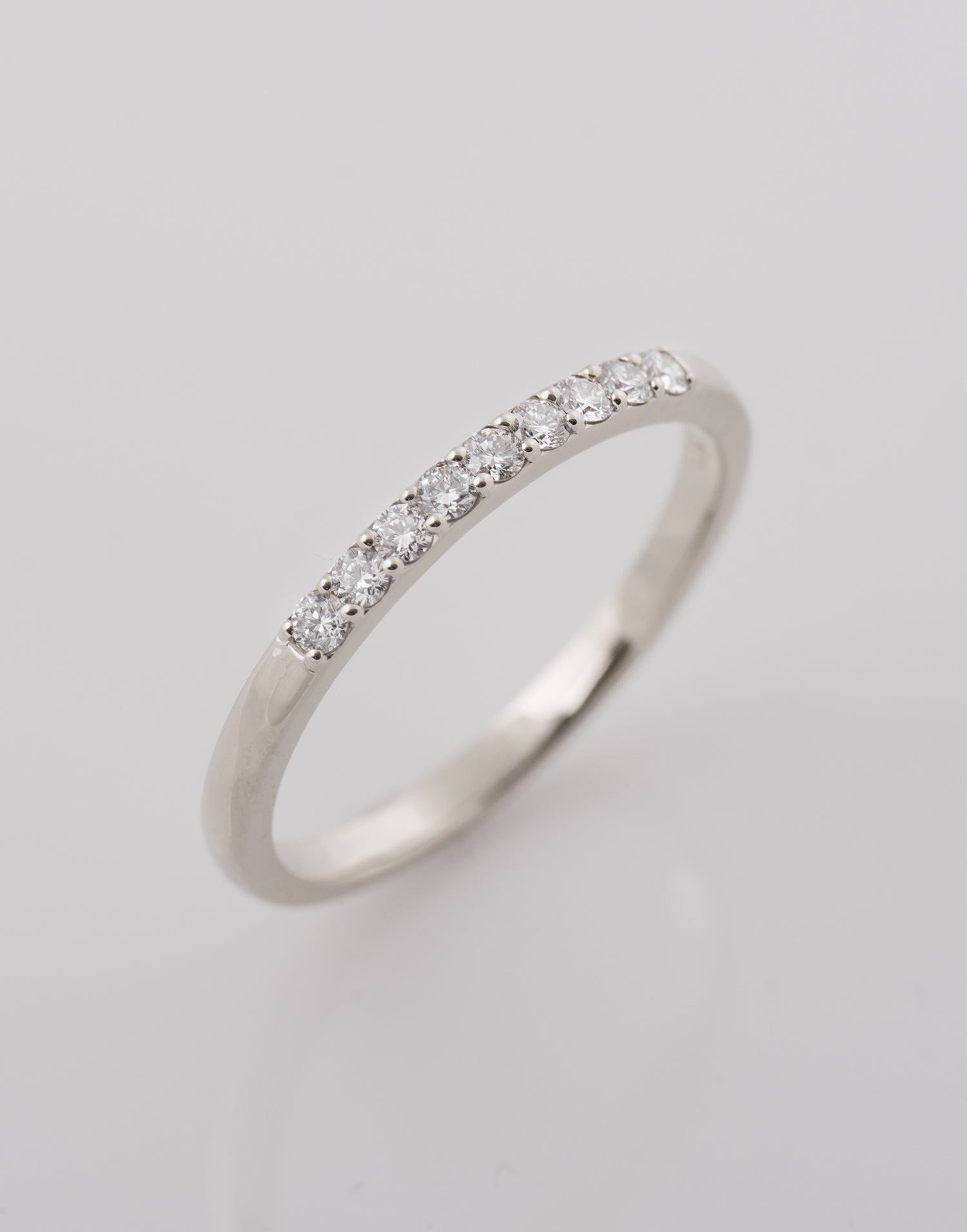 2 mm 9 Diamonds Ring