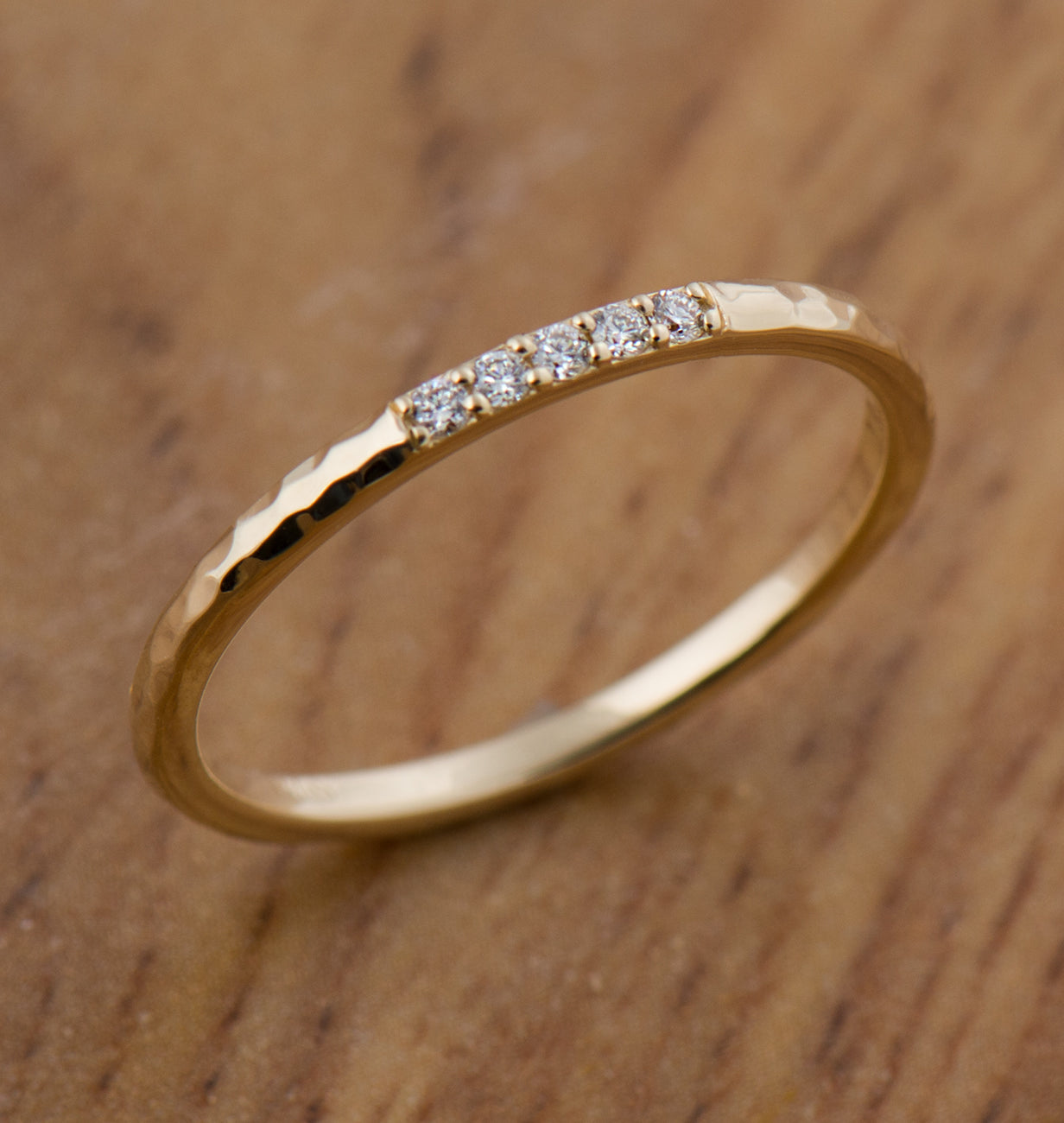 1.5 mm Hammered 5 Diamonds Ring