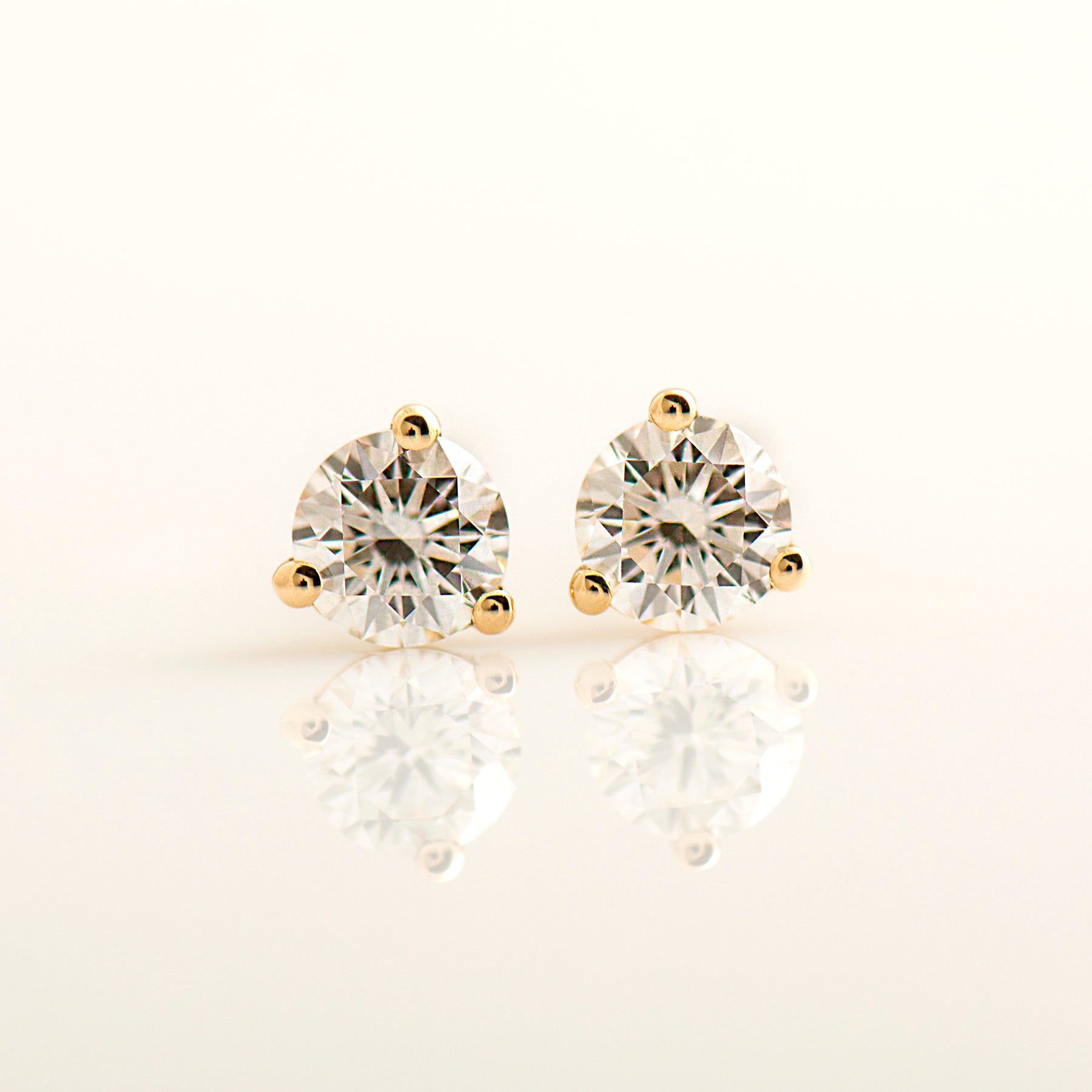 Round Studs With Prongs