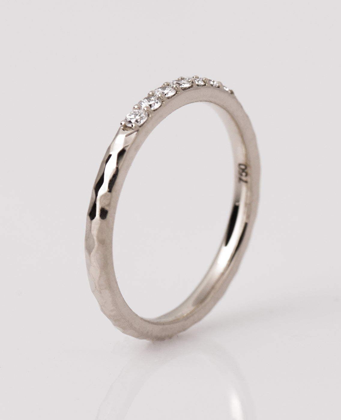 2 mm Hammered 7 Diamonds Ring