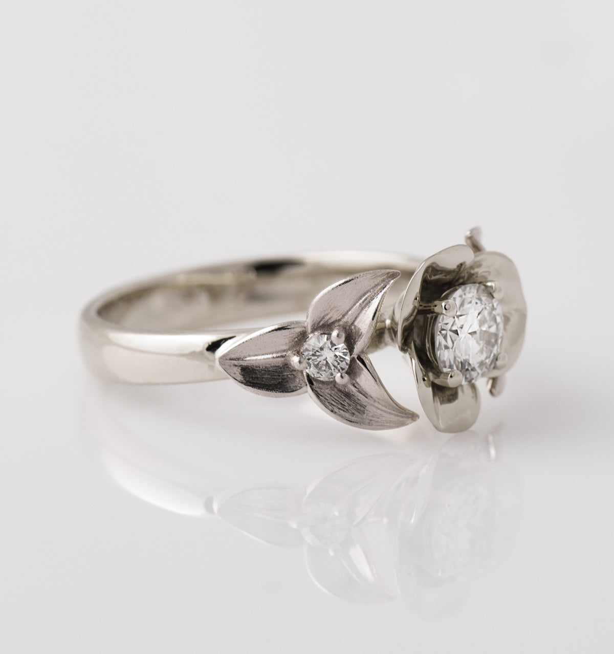 Flower & Leaves Diamond Ring