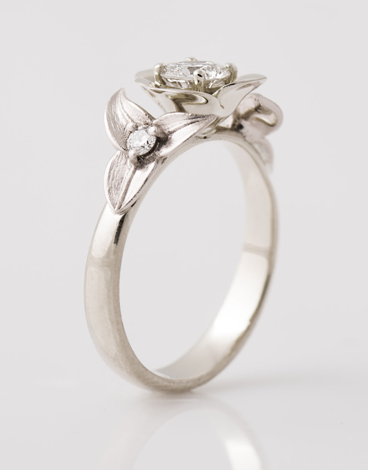 Flower & Leaves Diamond Ring