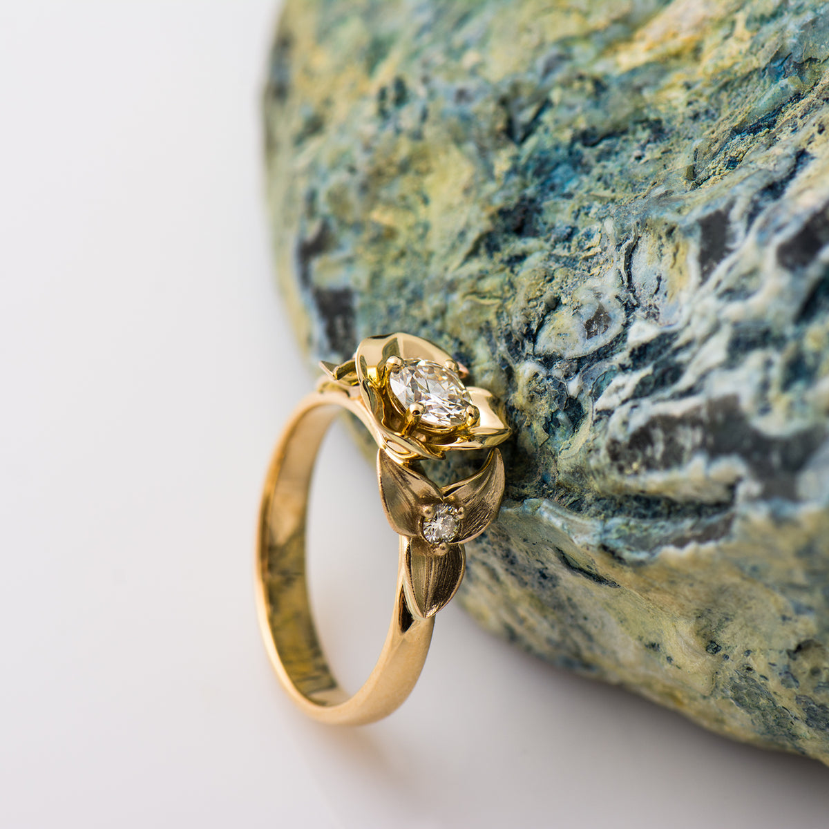 Flower & Leaves Diamond Ring