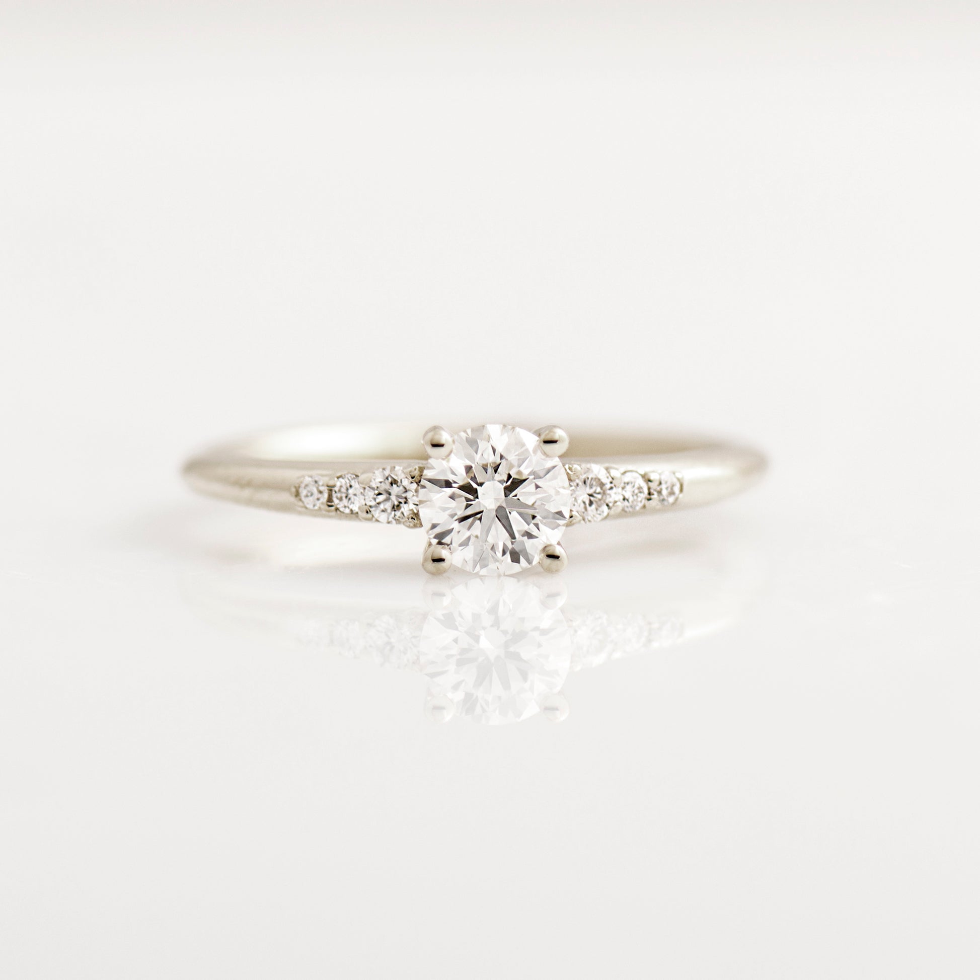 Skinny Signature Tapered Ring Round