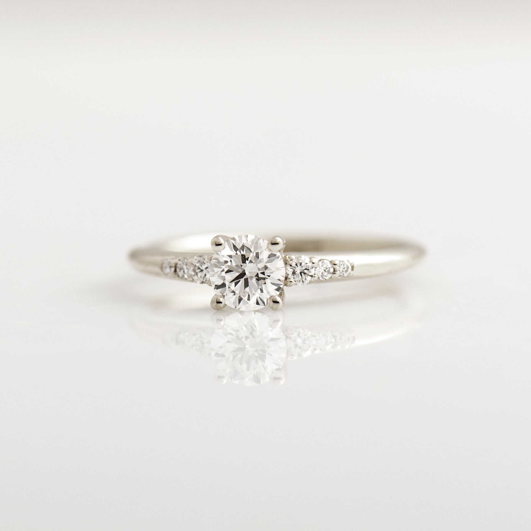 Skinny Signature Tapered Ring Round