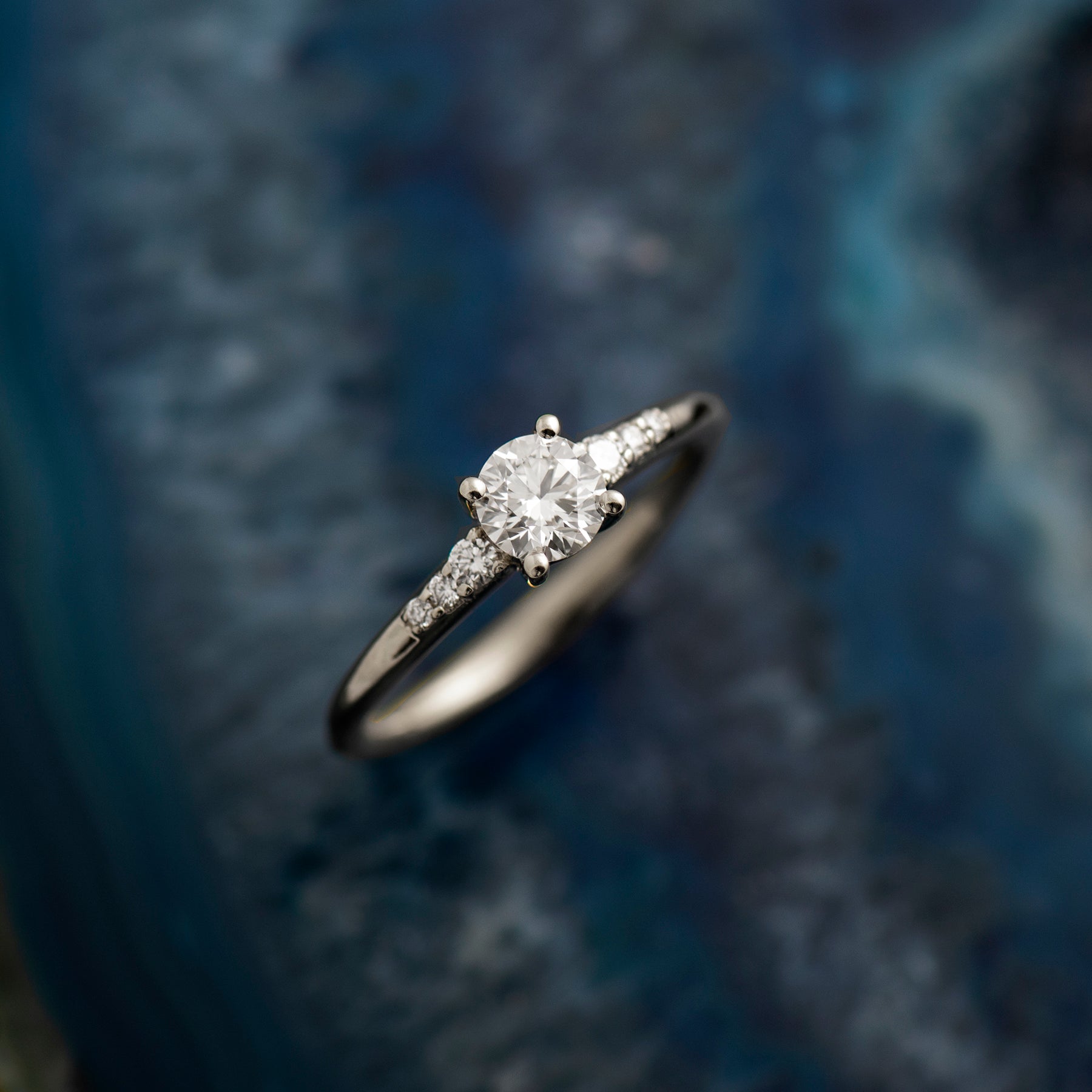Skinny Signature Tapered Ring Round