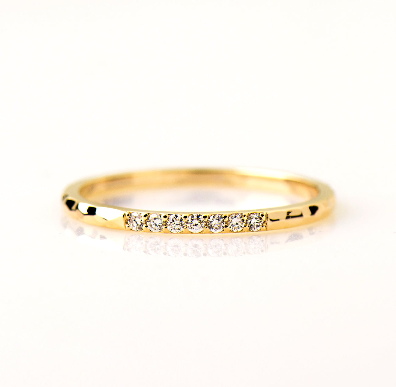 1.5 mm Hammered 7 Diamonds Ring