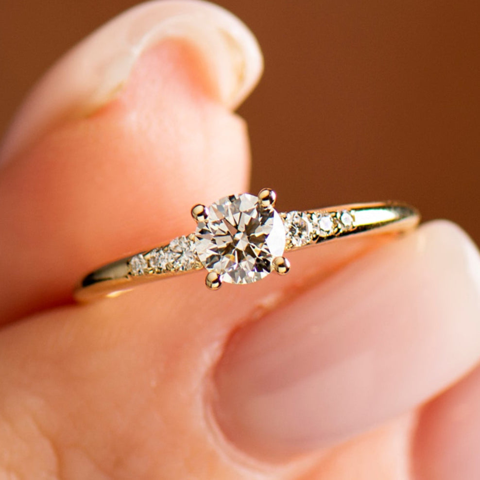 Skinny Signature Tapered Ring Round