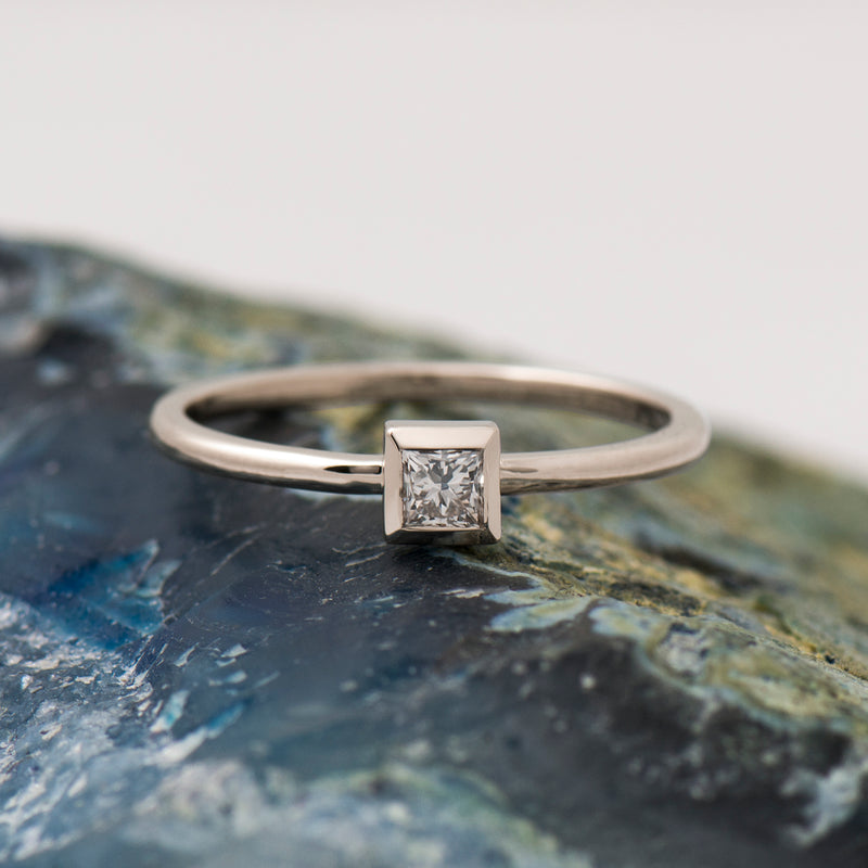 Bezel Princess diamond ring