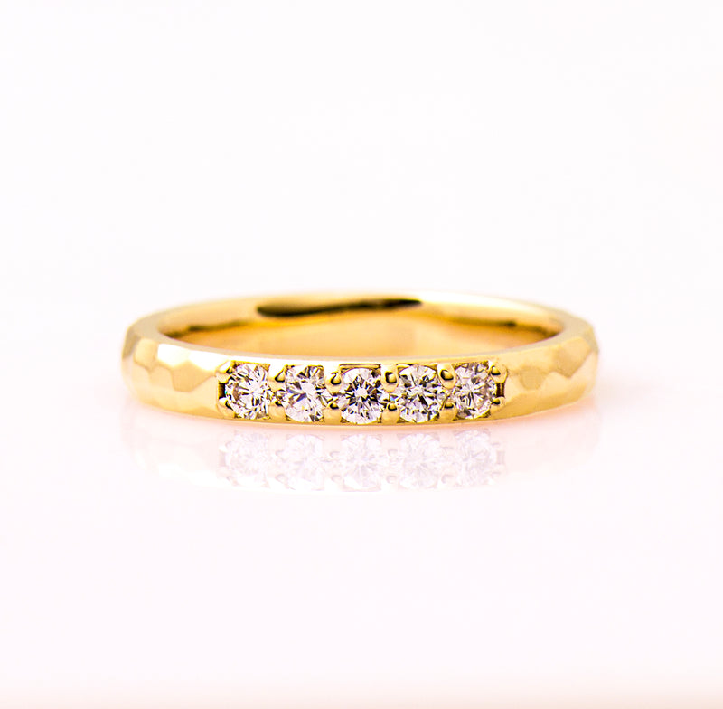 3 mm Hammered 5 Diamonds Ring